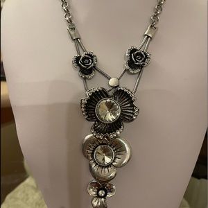 Fashion jewelry silver tone with white crystals